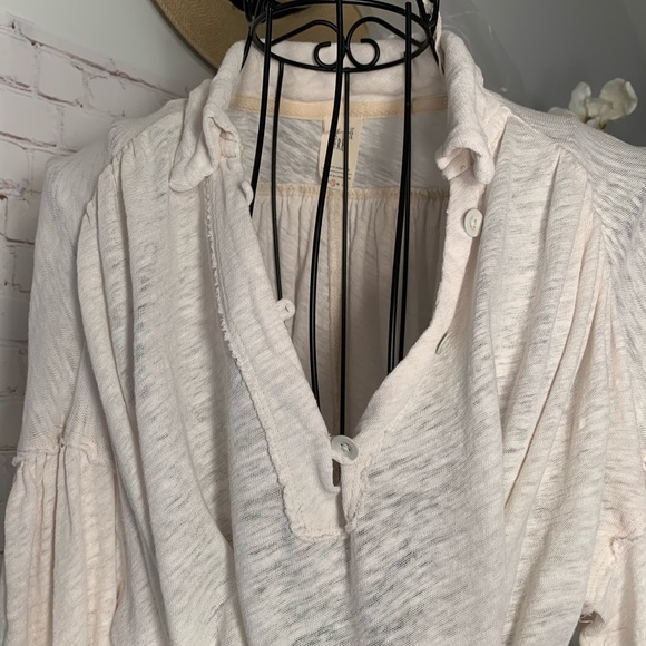 We the Free Balloon Sleeve V-Neck Top - Picture 13 of 13